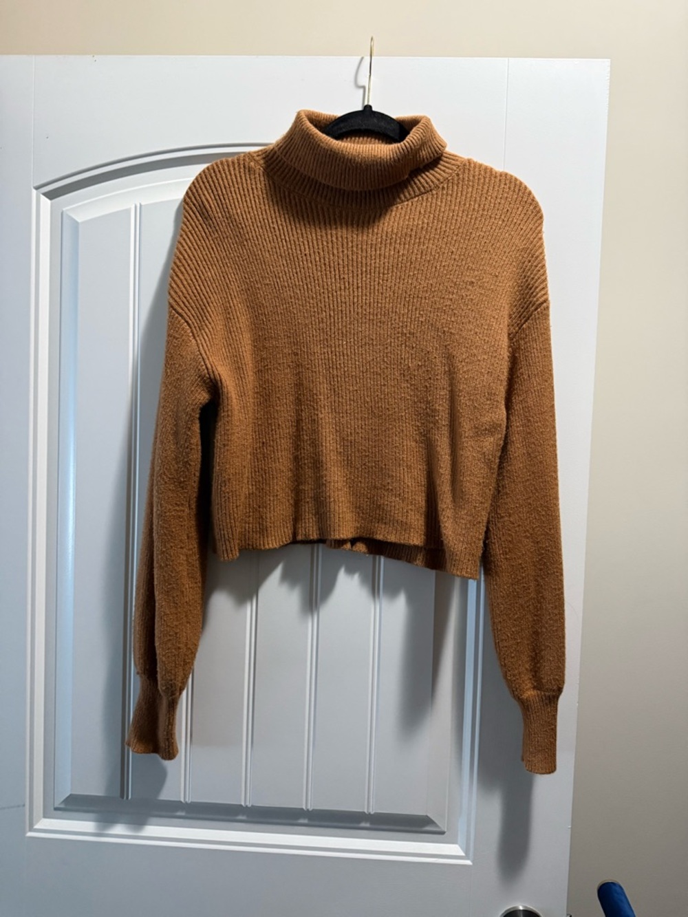 miami Cropped Turtleneck Sweater - Camel